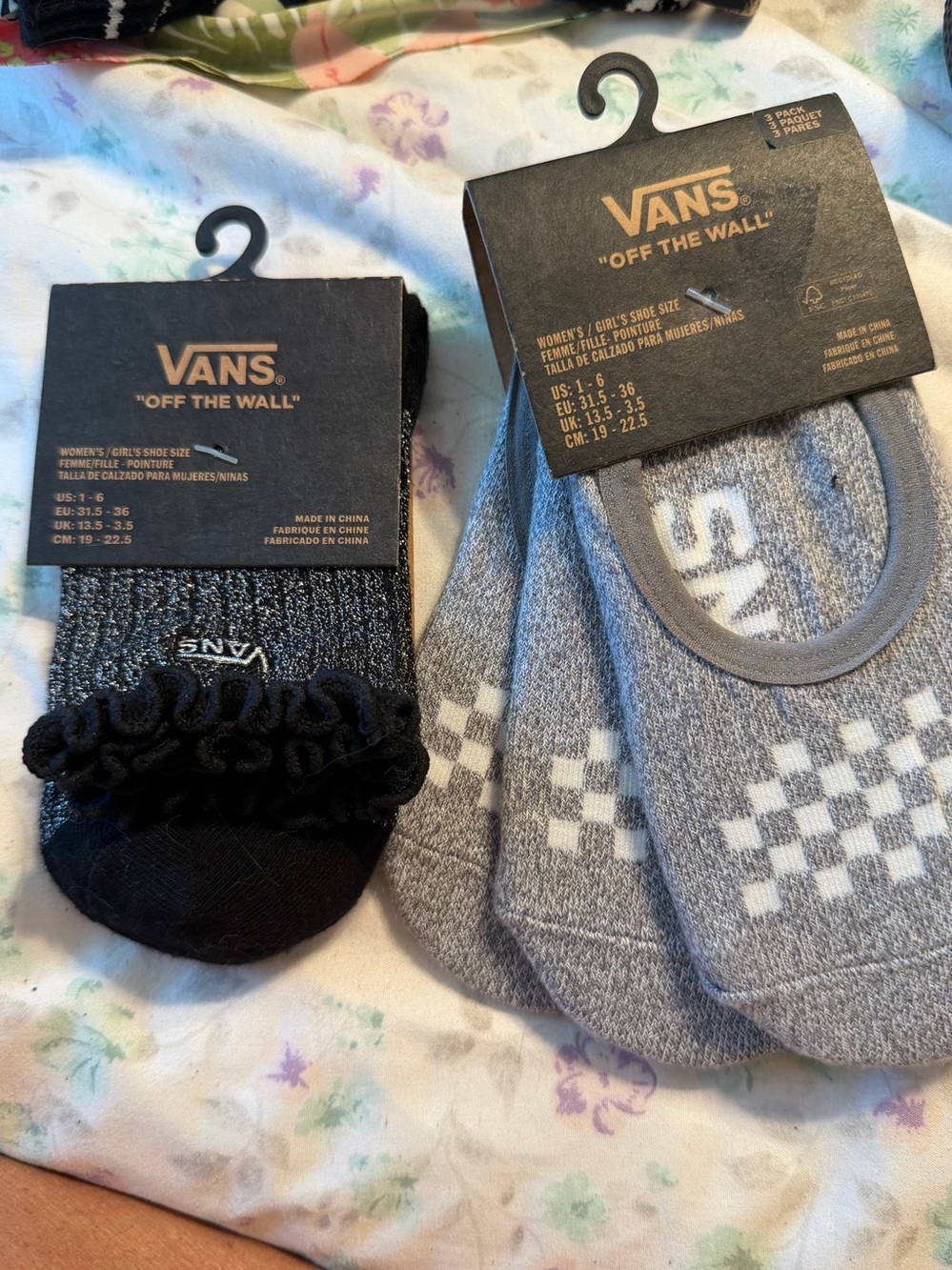 Vans girls / Women’s No-Show Sock 4 Pack — Black & Gray size 1-6 NWT